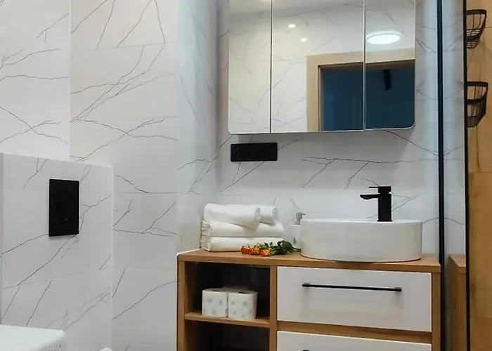 Cicha Przystan Regata Garaz W Cenie * Kołobrzeg