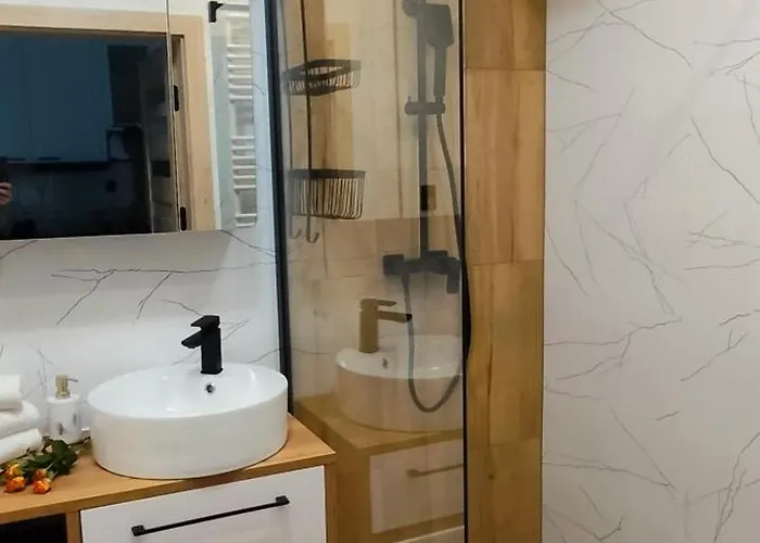 Cicha Przystan Regata Garaz W Cenie Kołobrzeg